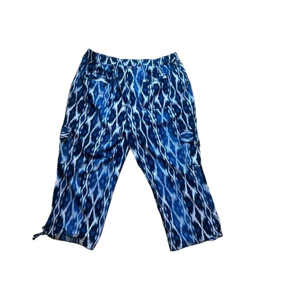 Zenergy By Chico’s Neema Ikat Carsyn Crops Sz 2 medium - Picture 4 of 9